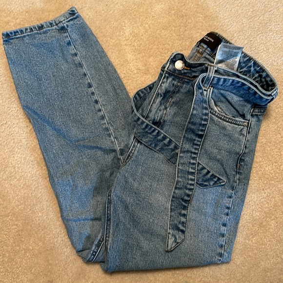 Vero Moda Mom Jean with belt - Picture 3 of 3